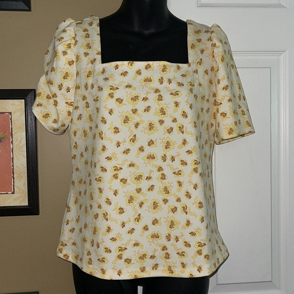 NWT pretty square neck floral top